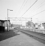 153229 Gezicht op de perrons van het N.S.-station Rotterdam Bergweg te Rotterdam.